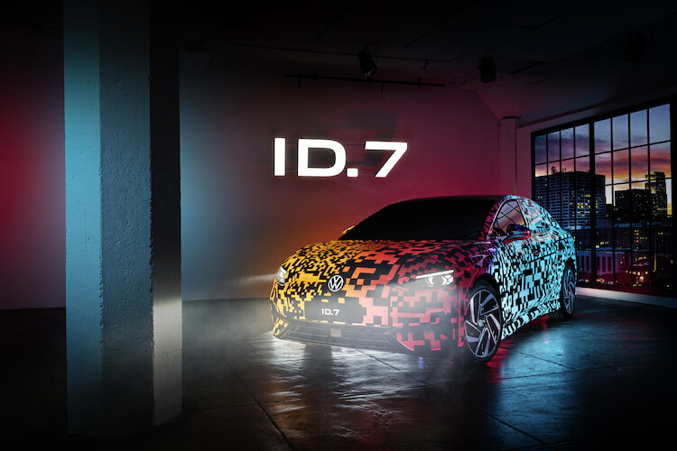 Przed światową premierą nowej, elektrycznej limuzyny Volkswagena: nowy ID.7 jeszcze w kamuflażu