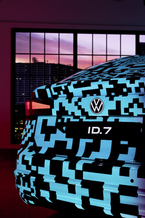 Przed światową premierą nowej, elektrycznej limuzyny Volkswagena: nowy ID.7 jeszcze w kamuflażu
