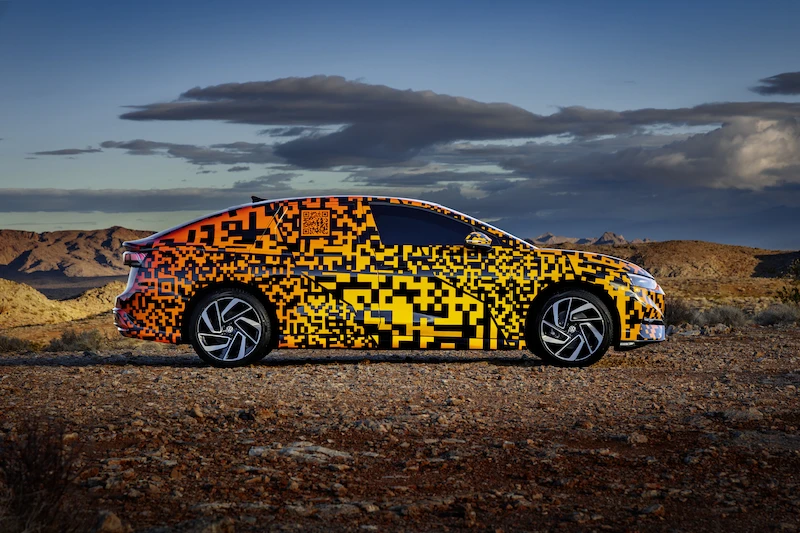 Przed światową premierą nowej, elektrycznej limuzyny Volkswagena: nowy ID.7 jeszcze w kamuflażu - 2.