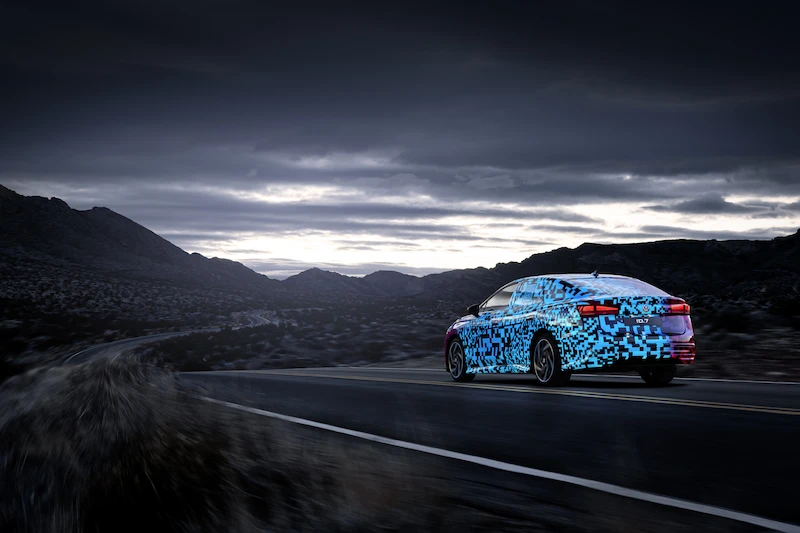 Przed światową premierą nowej, elektrycznej limuzyny Volkswagena: nowy ID.7 jeszcze w kamuflażu - 5.