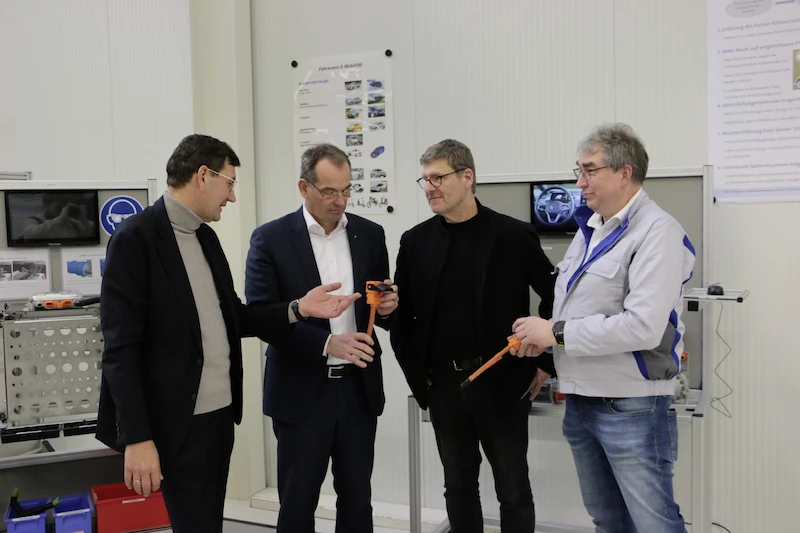 Volkswagen do 2025 r. przeszkoli 22 000 pracowników fabryki w Wolfsburgu w zakresie elektromobilności  - 3.