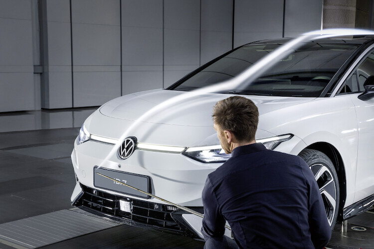 Dopracowane aerodynamicznie nadwozie Volkswagena ID.7 to niższe zużycie energii i większy zasięg