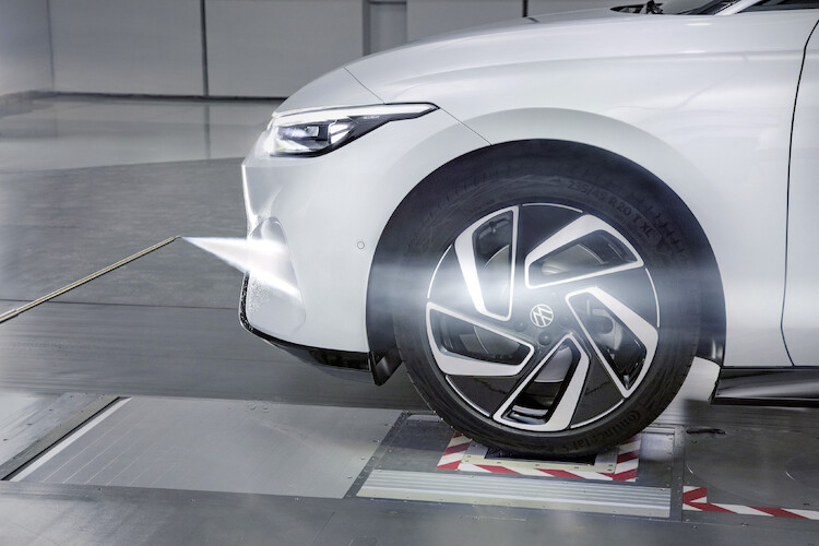 Dopracowane aerodynamicznie nadwozie Volkswagena ID.7 to niższe zużycie energii i większy zasięg