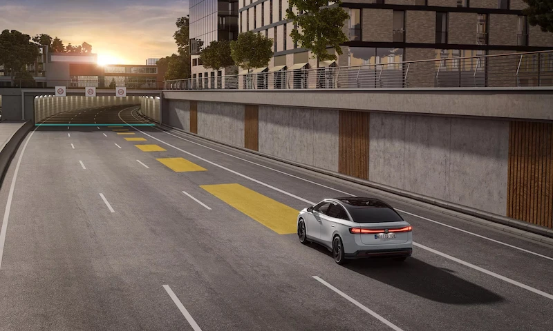 Systemy wspomagające kierowcę w Volkswagenie ID.7 zwiększają komfort i bezpieczeństwo  - 7.
