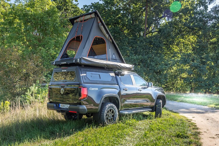 Caravan Salon 2023: nowy Amarok z namiotem dachowym i z hardtopem