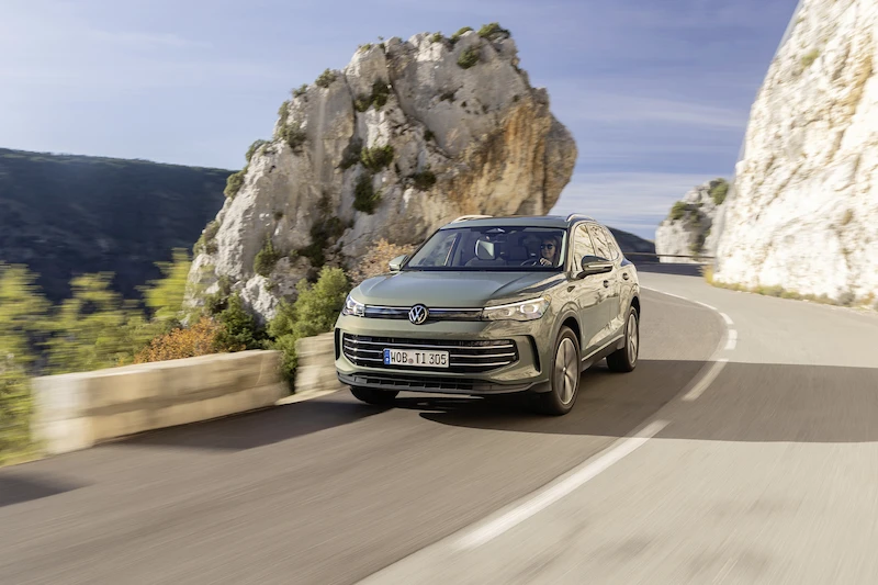 Można już zamawiać Volkswagena Tiguana z napędem hybrydowym plug-in: ceny startują od 212 290 zł  - 24.