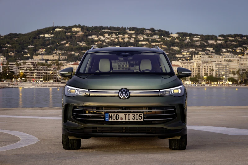 Można już zamawiać Volkswagena Tiguana z napędem hybrydowym plug-in: ceny startują od 212 290 zł  - 13.