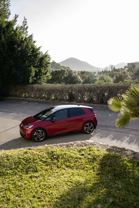 Podwójna światowa premiera: pierwsze szczegóły i zdjęcia Volkswagenów ID.3 GTX i ID.7 GTX Tourer - 30.