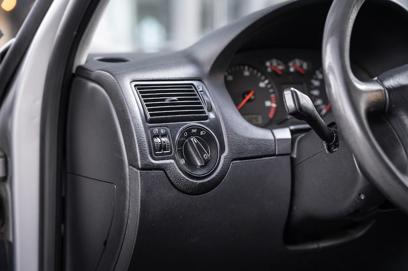 Volkswagen Golf IV – niespotykana jakość wykończenia i nowe technologie: pompowtryskiwacze i skrzynia DSG - 9.