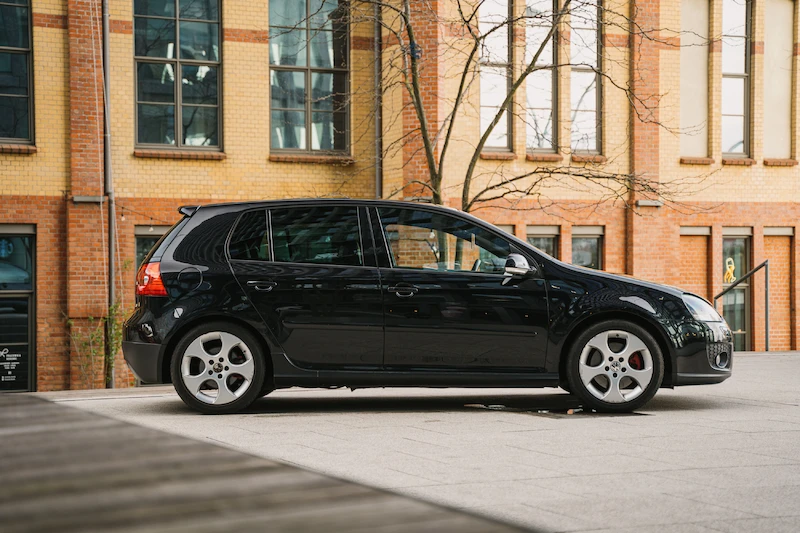 Volkswagen Golf V – wysoki komfort, znakomite właściwości jezdne i więcej wersji nadwoziowych - 5.