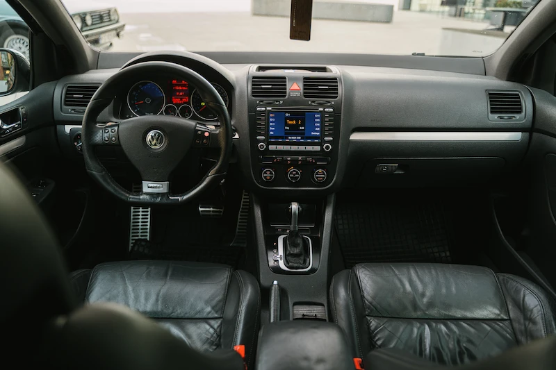 Volkswagen Golf V – wysoki komfort, znakomite właściwości jezdne i więcej wersji nadwoziowych - 11.