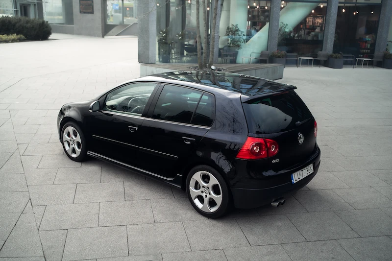 Volkswagen Golf V – wysoki komfort, znakomite właściwości jezdne i więcej wersji nadwoziowych - 4.