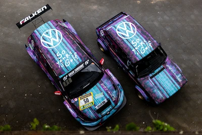 Volkswagen świętuje 50 lat Golfa podczas  24-godzinnego wyścigu na torze... - galeria