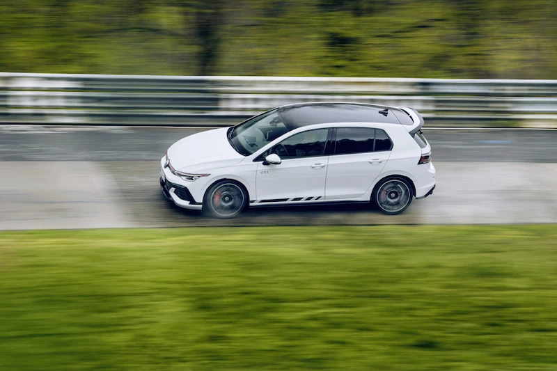 Światowa premiera podczas wyścigu 24 h: Volkswagen prezentuje nowego Golfa GTI Clubsport na Nürburgringu - 33.