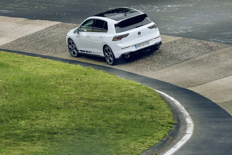 Światowa premiera podczas wyścigu 24 h: Volkswagen prezentuje nowego Golfa GTI Clubsport na Nürburgringu - 32.