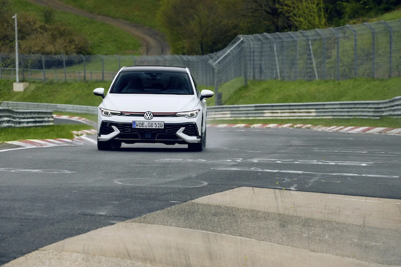 Światowa premiera podczas wyścigu 24 h: Volkswagen prezentuje nowego Golfa GTI Clubsport na Nürburgringu - 19.