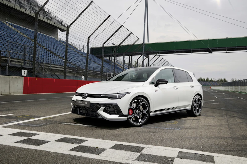 Światowa premiera podczas wyścigu 24 h: Volkswagen prezentuje nowego Golfa GTI Clubsport na Nürburgringu 