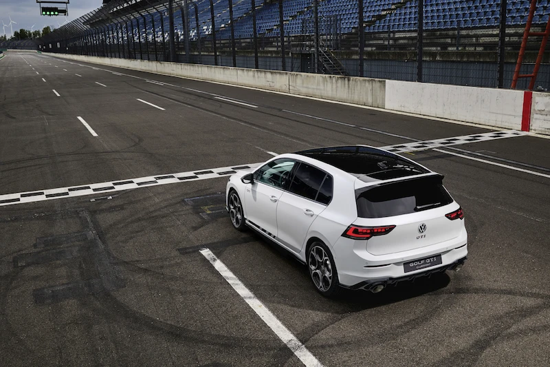 Światowa premiera podczas wyścigu 24 h: Volkswagen prezentuje nowego Golfa GTI Clubsport na Nürburgringu - 5.