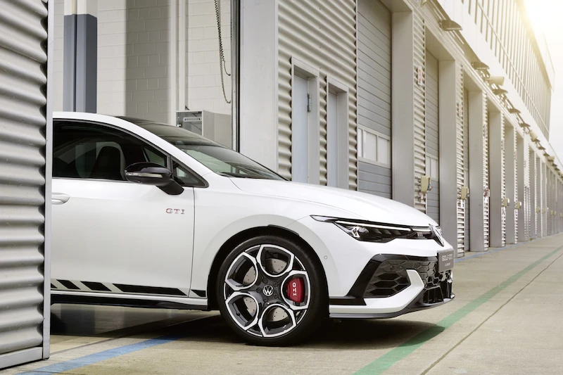 Światowa premiera podczas wyścigu 24 h: Volkswagen prezentuje nowego Golfa GTI Clubsport na Nürburgringu - 8.