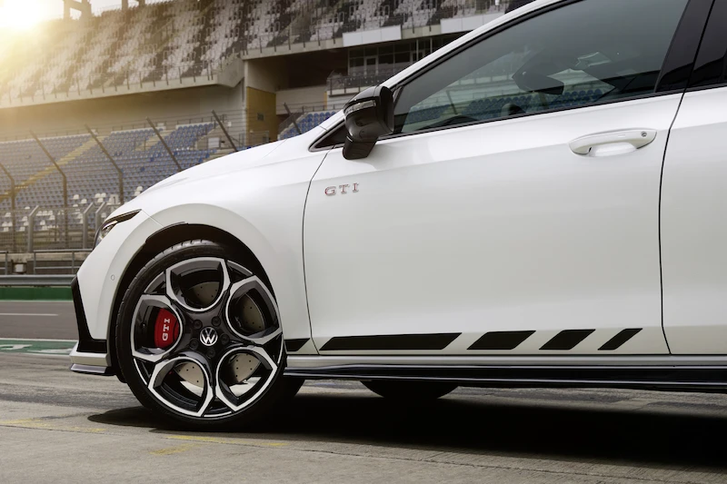 Światowa premiera podczas wyścigu 24 h: Volkswagen prezentuje nowego Golfa GTI Clubsport na Nürburgringu - 6.