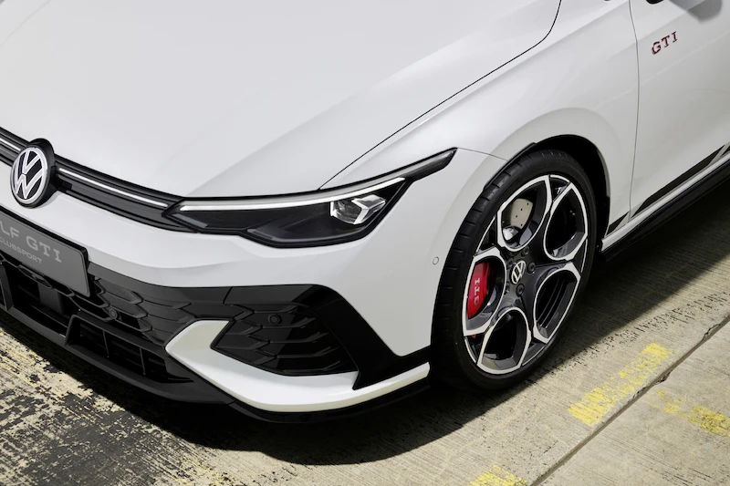 Światowa premiera podczas wyścigu 24 h: Volkswagen prezentuje nowego Golfa GTI Clubsport na Nürburgringu - 7.