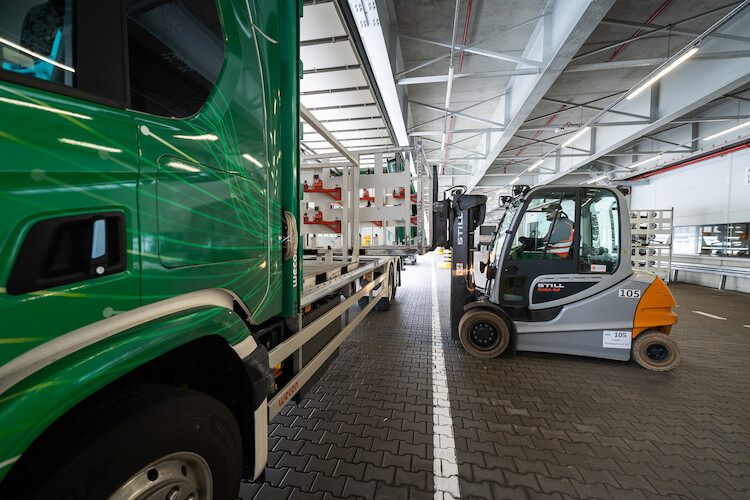 Volkswagen Poznań poszerzy flotę w pełni elektrycznych ciężarówek obsługujących dostawy do fabryk