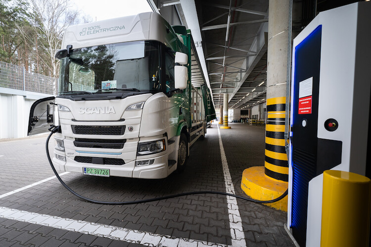 Volkswagen Poznań poszerzy flotę w pełni elektrycznych ciężarówek obsługujących dostawy do fabryk
