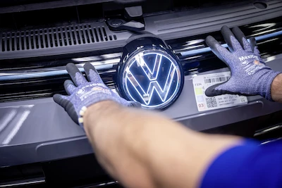 50 lat produkcji Golfa: fabryka Volkswagena w Wolfsburgu świętuje urodziny... - galeria