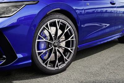 Mniejsza masa i wyjątkowy wygląd: nowe wyczynowe aluminiowe felgi Volkswagen R 