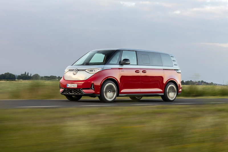 Volkswagen ID. Buzz - teraz dostępny również z długim rozstawem osi, większym zasięgiem i w topowej wersji GTX z napędem na cztery koła - 2.