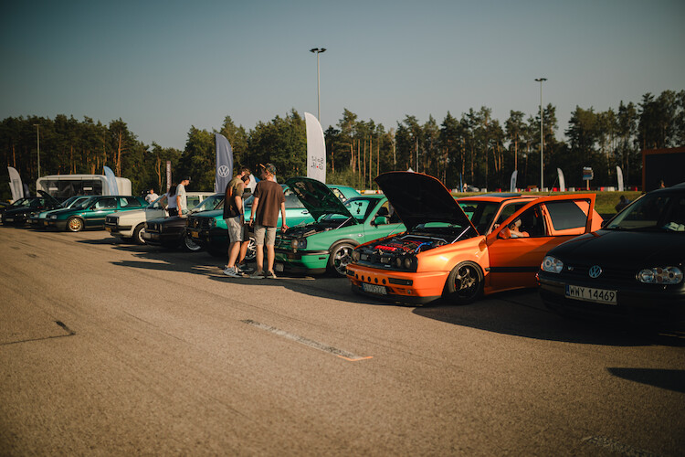 50 lat Volkswagena Golfa na Torze Modlin – huczne urodziny kultowego modelu marki z Wolfsburga