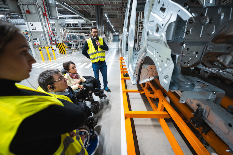 Międzynarodowy Dzień Osób z Niepełnosprawnościami: Volkswagen zaprasza do zwiedzania fabryki we Wrześni