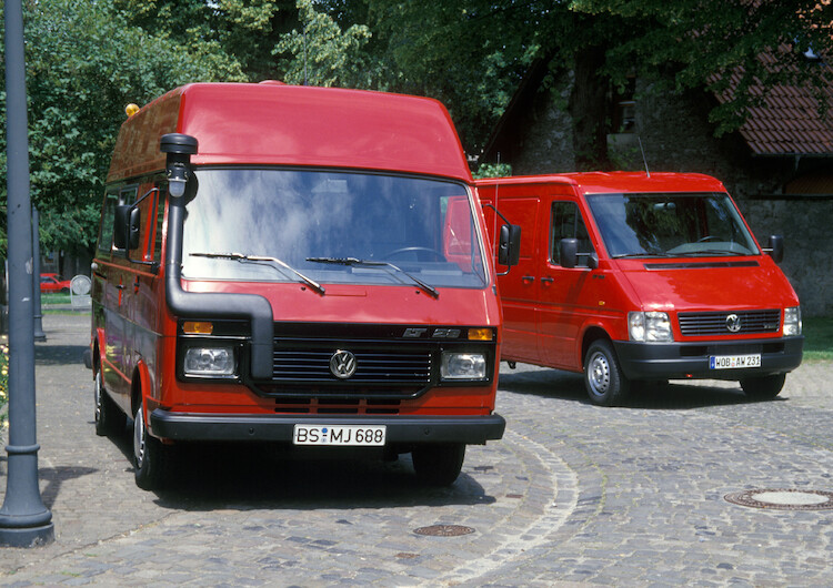 Trzy dekady produkcji, dwie generacje i bardzo udana koncepcja: w 2025 roku Volkswagen LT, poprzednik Craftera, obchodzi 50. urodziny