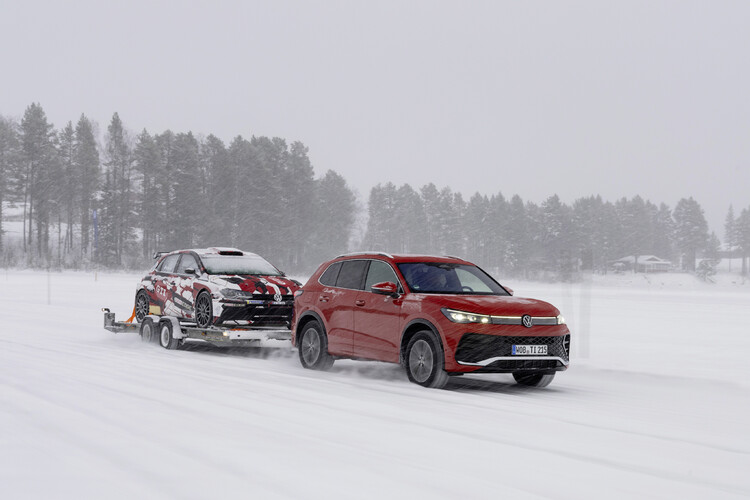 Przygotowane do holowania przyczepy: Volkswagen Tiguan, Tayron oraz Passat z mocnymi silnikami benzynowymi i wysokoprężnymi i napędem 4MOTION