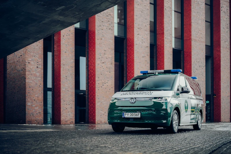 Mobilne biuro w Multivanie