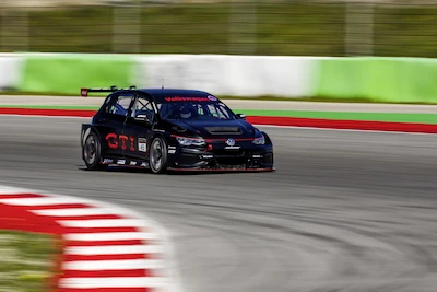 Volkswagen świętuje z fanami światową premierę GTI podczas 24-godzinnego wyścigu na torze Nürburgring