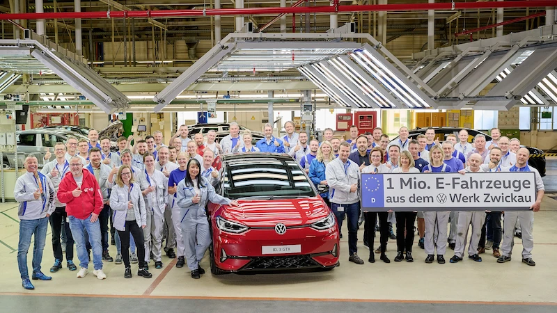 Milionowy samochód elektryczny zjechał z linii produkcyjnej w fabryce Volkswagena w Zwickau  - 2.