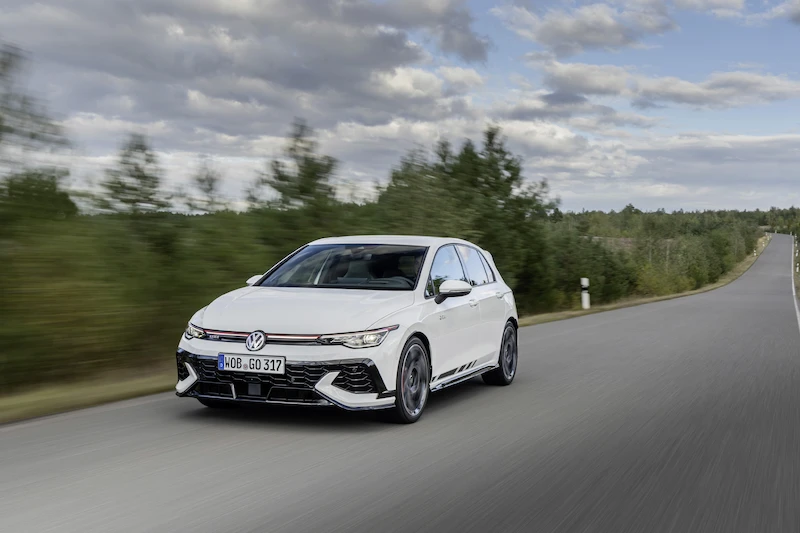 Sportowe modele Volkswagena bardziej przystępne: marka z Wolfsburga obniża ceny odmian GTI i R - 6.