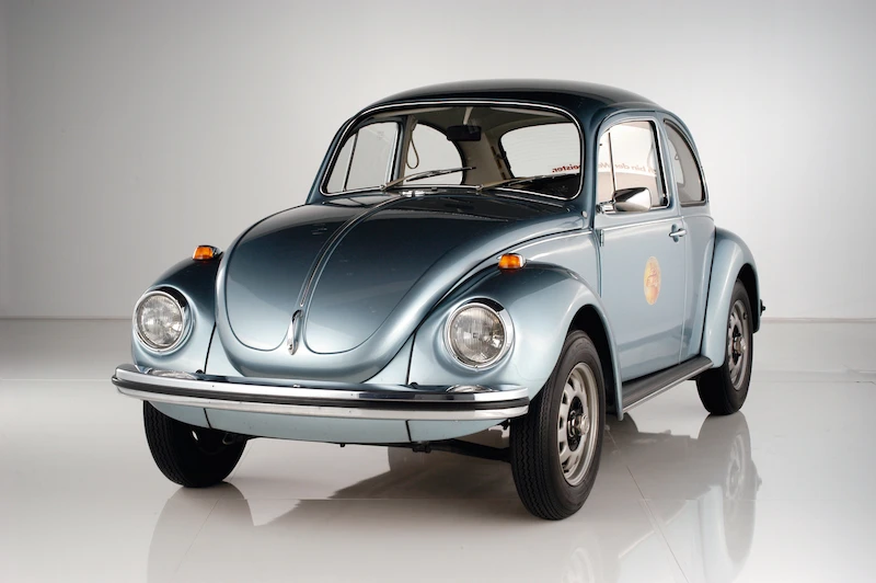 75 lat temu pierwszy egzemplarz Garbusa zjechał z taśmy z fabryki Volkswagena poza Niemcami - 12.