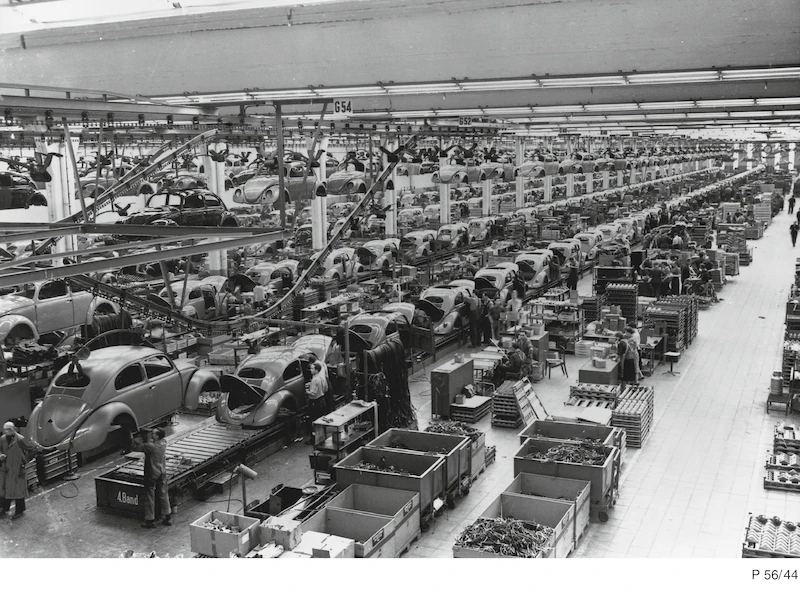 75 lat temu pierwszy egzemplarz Garbusa zjechał z taśmy z fabryki Volkswagena poza Niemcami - 20.