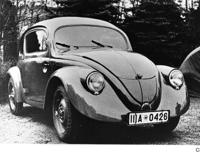 75 lat temu pierwszy egzemplarz Garbusa zjechał z taśmy z fabryki Volkswagena poza Niemcami - 15.