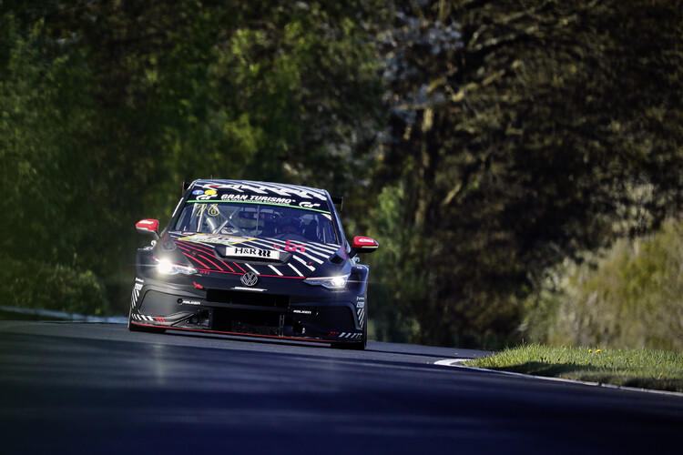 Festiwal Volkswagena Golfa GTI podczas weekendu wyścigowego 24h ADAC na torze Nürburgring