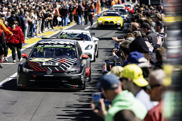 Festiwal Volkswagena Golfa GTI podczas weekendu wyścigowego 24h ADAC na torze Nürburgring