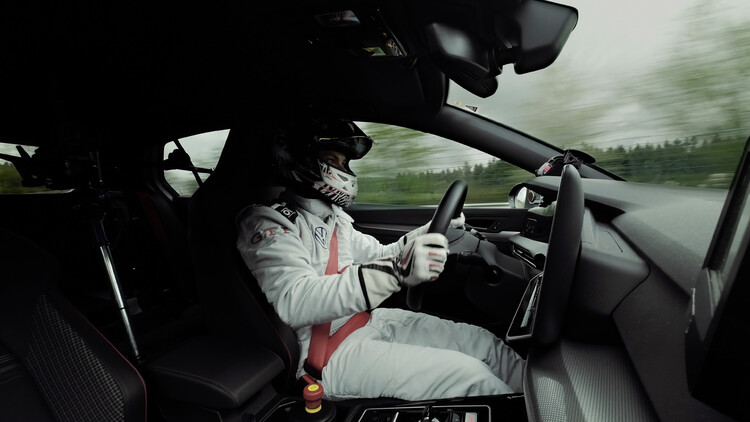 Nowy Golf GTI EDITION 50 to najszybszy produkowany seryjnie model Volkswagena na torze Nürburgring