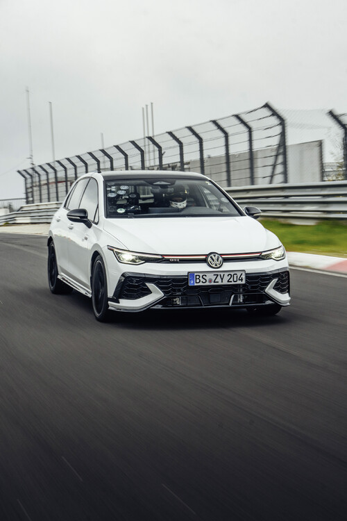 Nowy Golf GTI EDITION 50 to najszybszy produkowany seryjnie model Volkswagena na torze Nürburgring