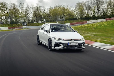 Nowy Golf GTI EDITION 50 to najszybszy produkowany seryjnie model Volkswagena na torze Nürburgring