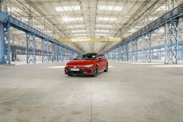 Volkswagen prezentuje Golfa GTI EDITION 50 – najmocniejszą produkowaną seryjnie wersję tego auta