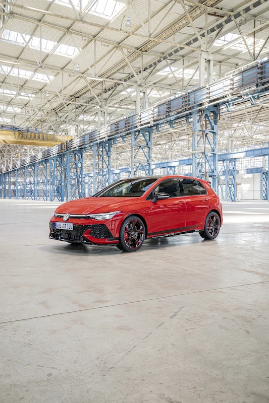 Volkswagen prezentuje Golfa GTI EDITION 50 – najmocniejszą produkowaną seryjnie wersję tego auta - 25.