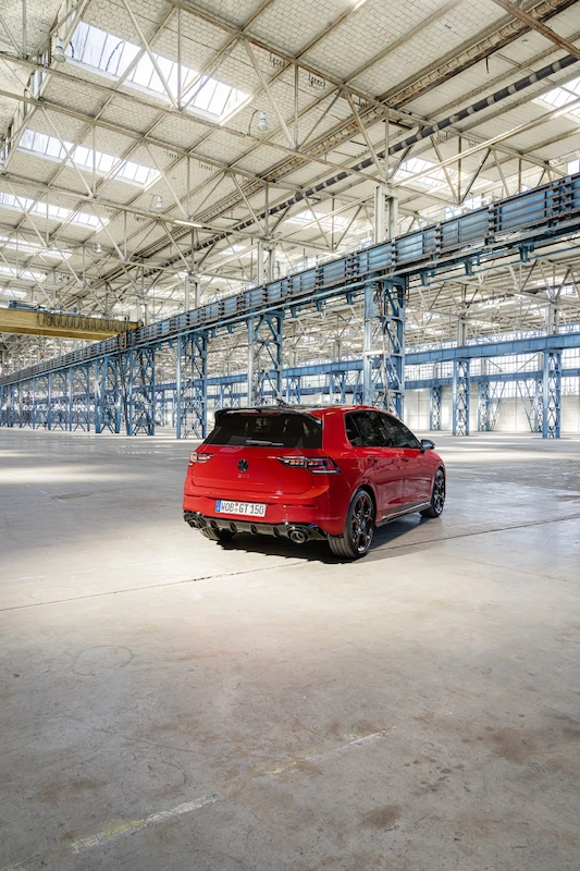 Volkswagen prezentuje Golfa GTI EDITION 50 – najmocniejszą produkowaną seryjnie wersję tego auta - 24.