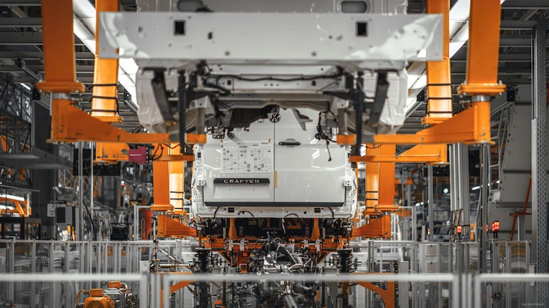 Wydajniejsza, inteligentniejsza i bardziej odporna: Grupa Volkswagen współpracuje z AWS transformując produkcję w erze AI - 6.